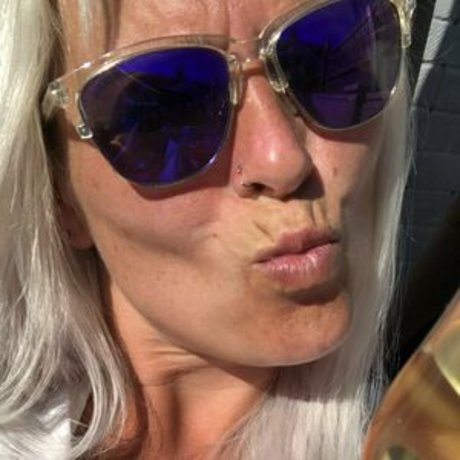 ukhotwifecouple star erotic pics