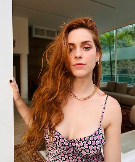 Sophia Abrahao art star pic