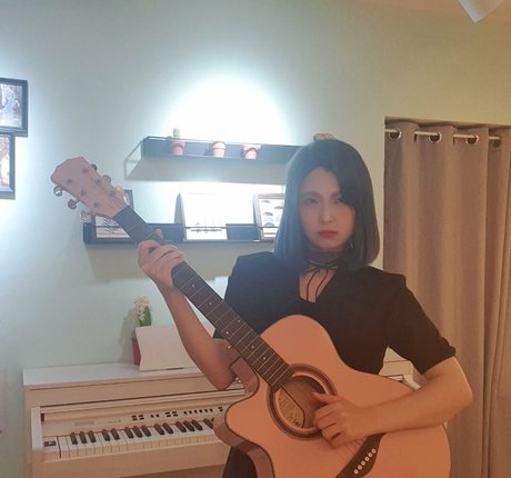 HAchubby art actress gallery