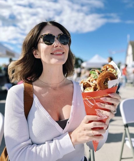 Jewel Staite xxx actress galleries