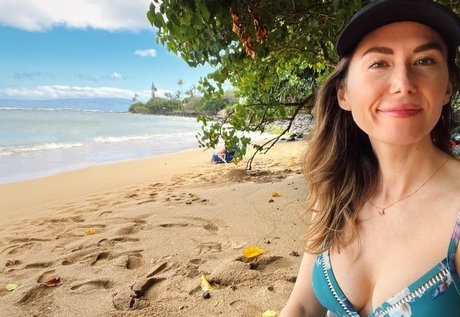 Jewel Staite pornographic actress photo