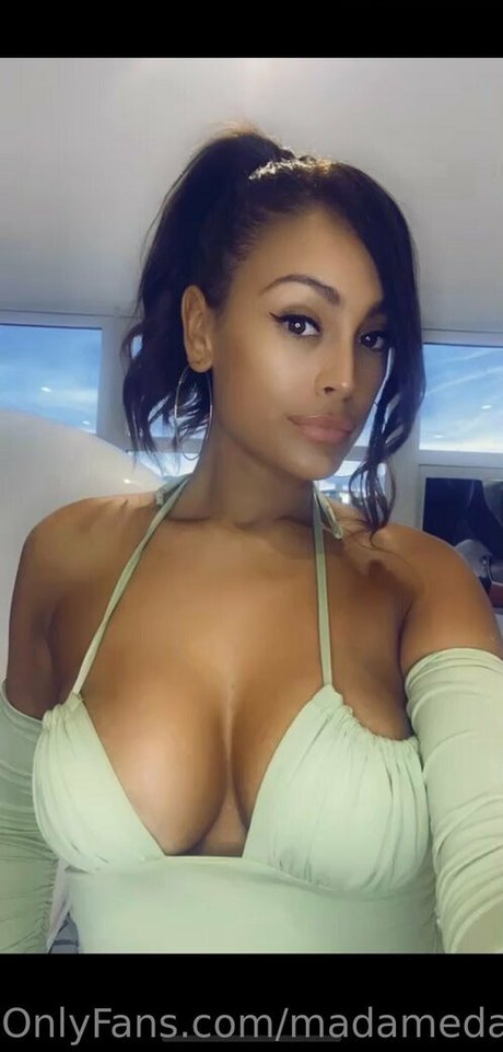 madamedakota model beautiful img