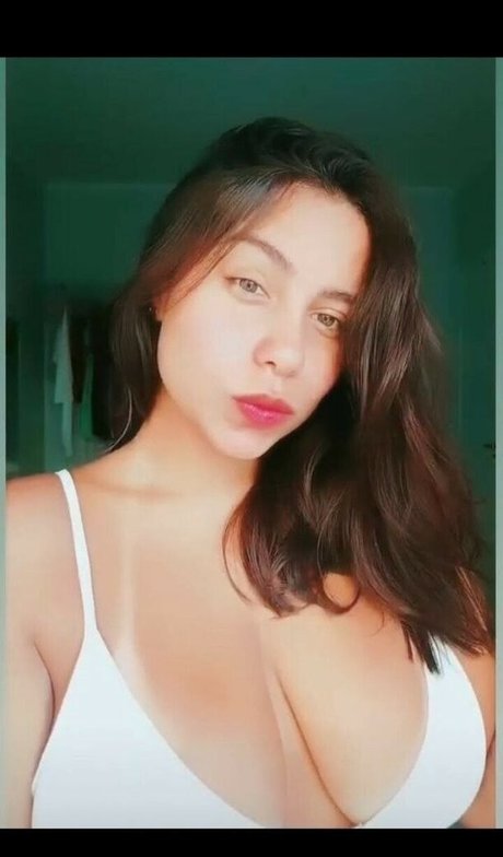 gabs fernandes sexy model pic