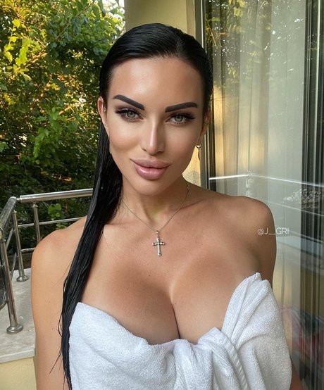 j__gri exclusive star img