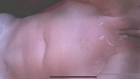 kmonogamishfree naked model photo