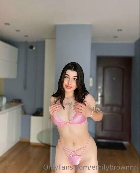 emilybrownnn erotic model photo