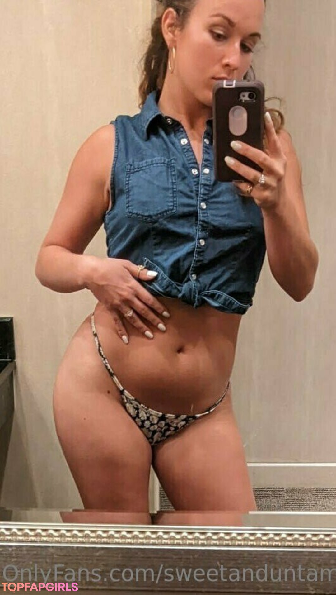 sweetanduntamed model hot photo