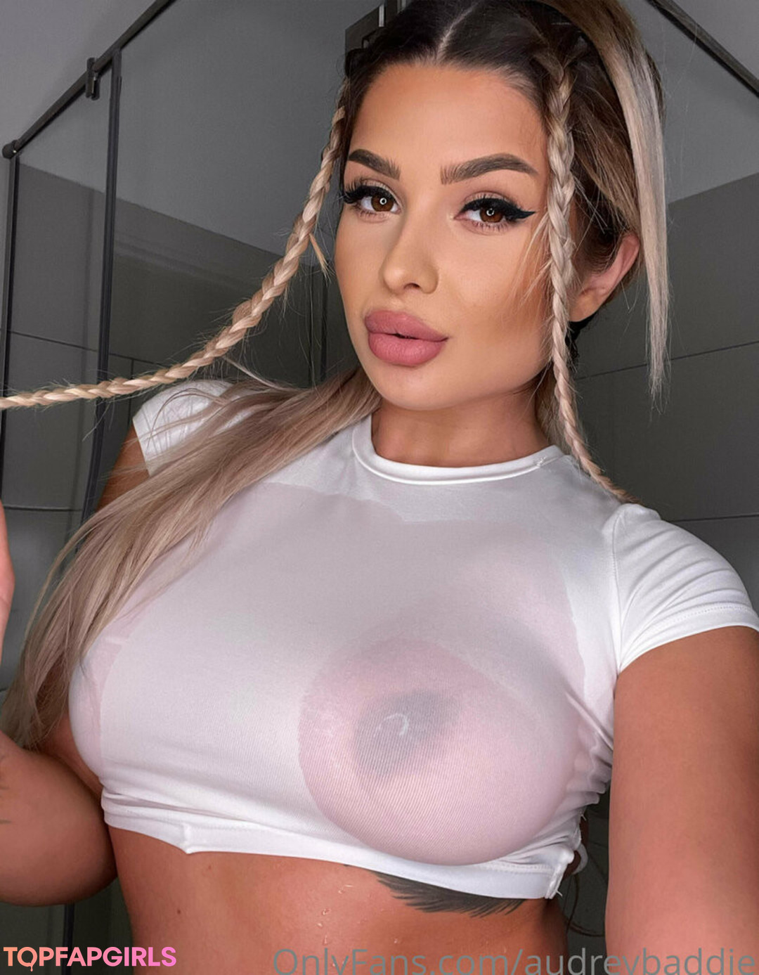 babssonly model top pic