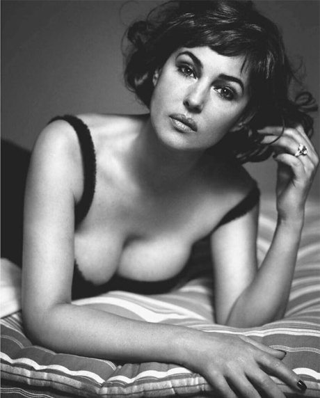 Monica Bellucci model perfect pics