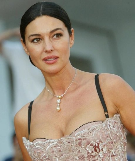 Monica Bellucci nice model pics