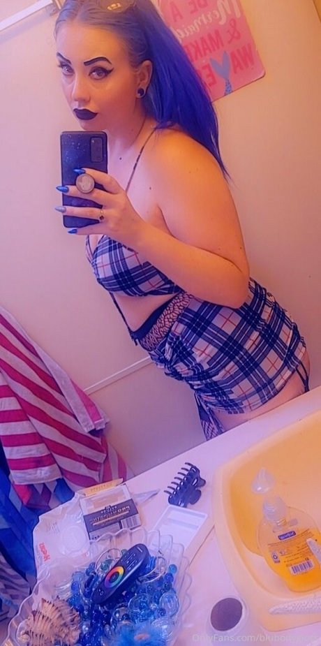 blubodygloss xxx pornstar photo