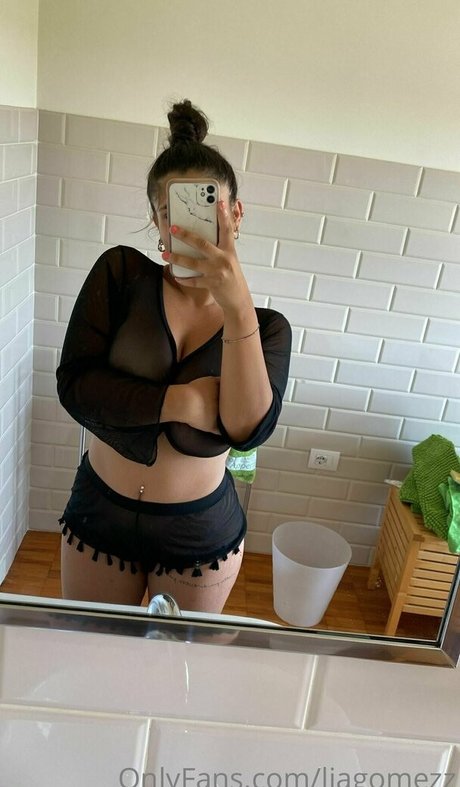 liagomezzz sexy star photo