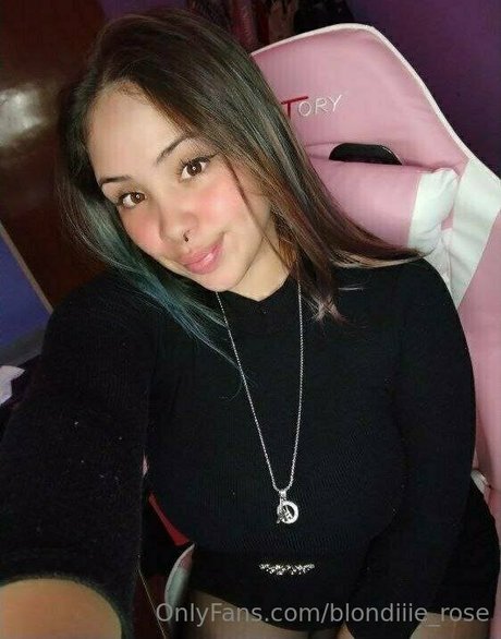 blondiiie rose pornstar sexy photo
