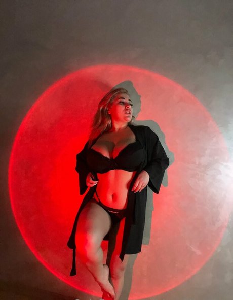 blondiiie rose model naked img