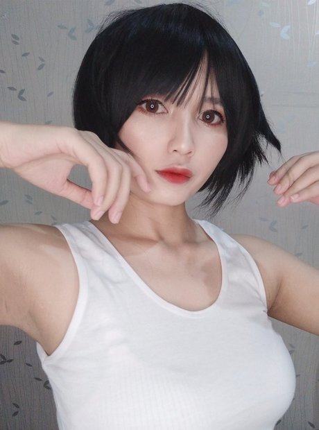 Rue cosplayer star sexy photo