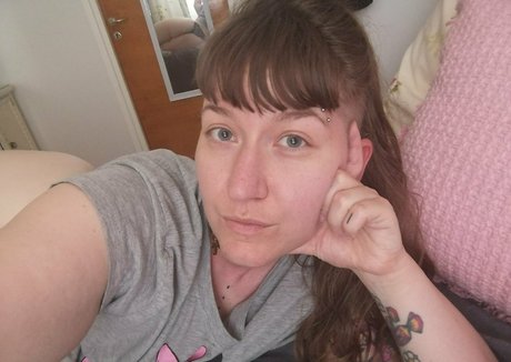 saatane beautiful model gallery