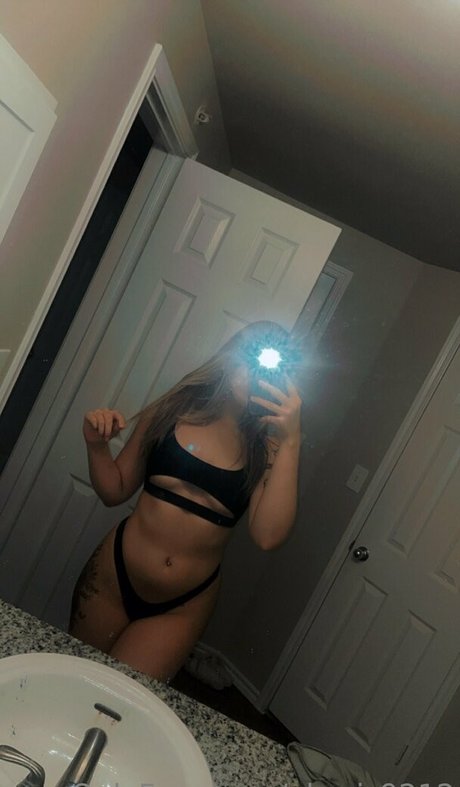 elewis9212 top profile image