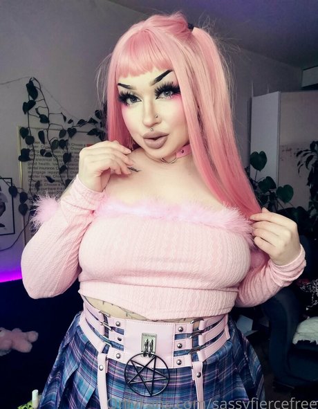 novathenerdfree top profile image