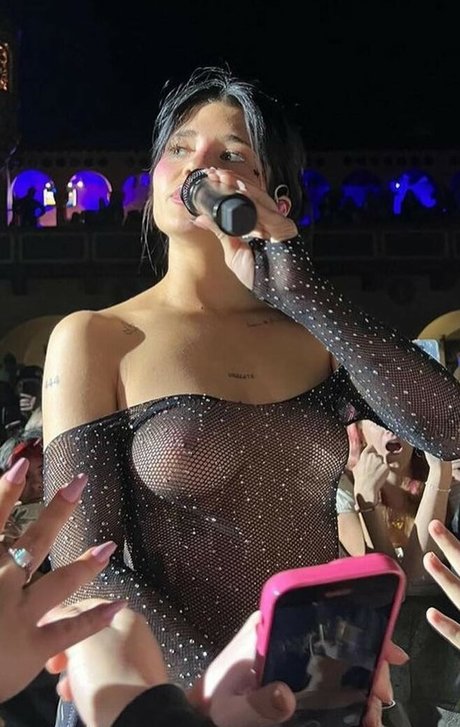 Nessa Barrett pornographic actress pic