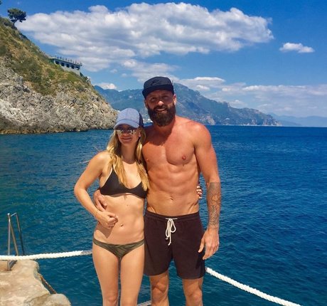 AJ Cook pornstar exclusive picture