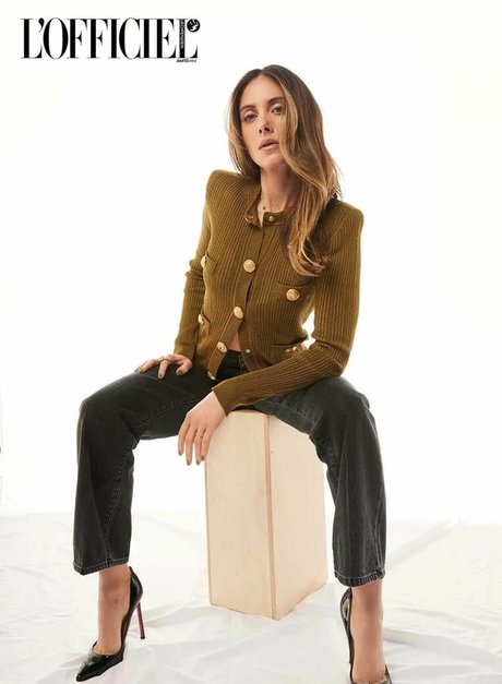 Alison Brie nice actress images