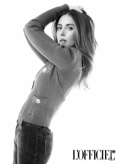 Alison Brie art actress photo