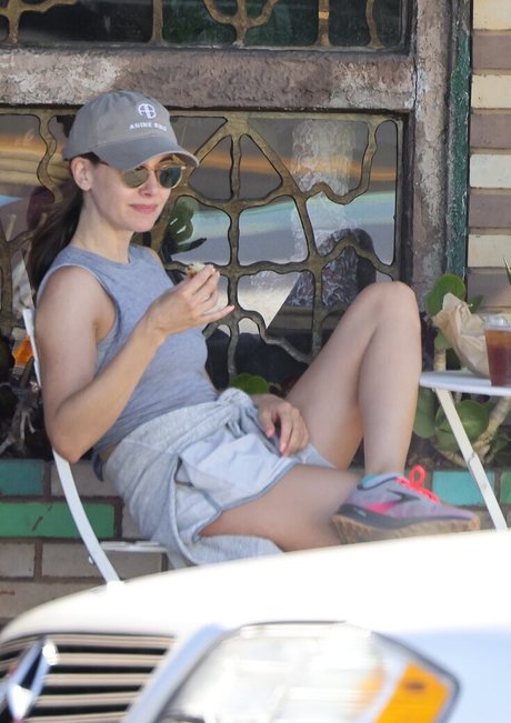 Alison Brie nude actress image