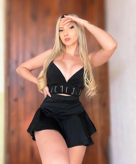 Isa Sudati star pretty pictures