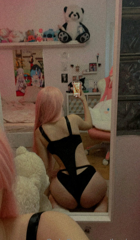 _carlaperezz art model gallery