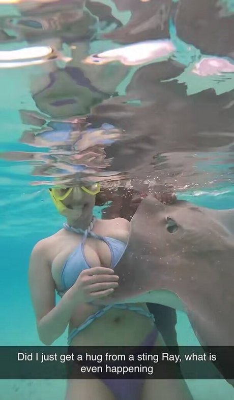 Rachel Levin model naked img