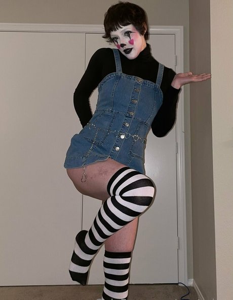 opal skye art model image