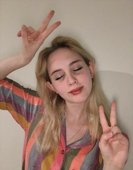 Mica Tenenbaum xxx pornstar image