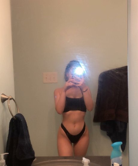 tiny onlyfans beautiful pictures