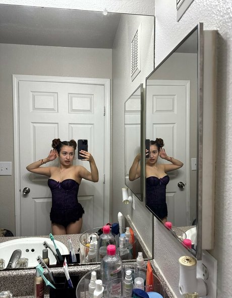 tinyrissy nude pornstar photos