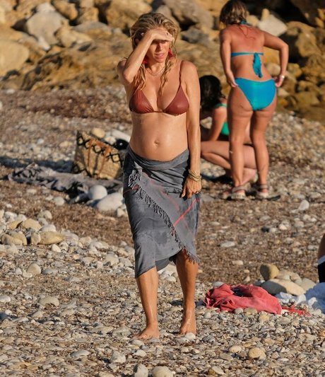 Sienna Miller naked actress pictures