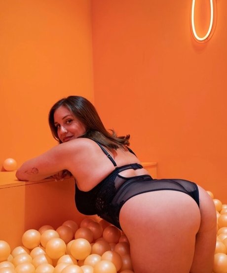 Busty Eve pornstar adult pictures