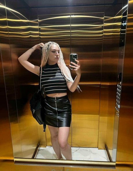 hot asian onlyfans exclusive image