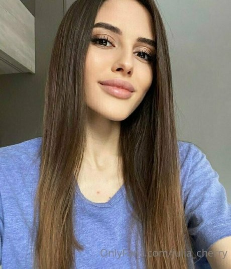 white shemale onlyfans top img