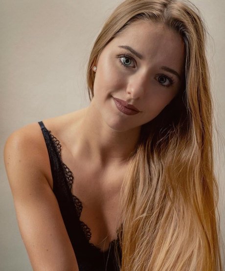 melaniehfl star adult photo