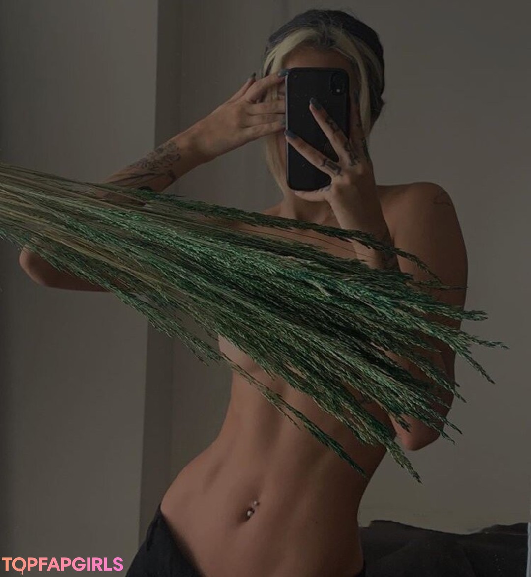 Pelinay Igit star naked photo