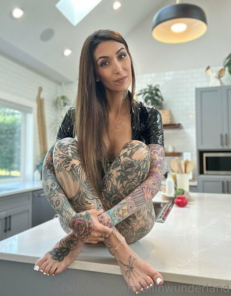 aliinwunderland star erotic photos