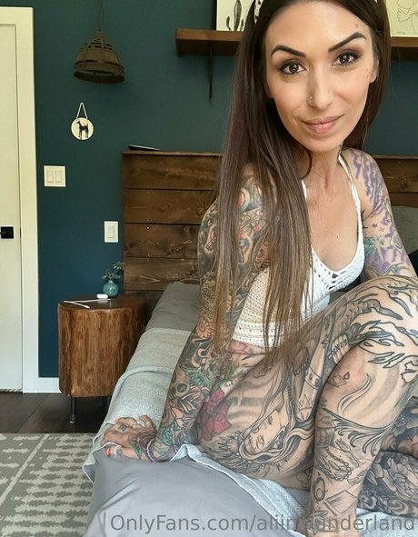 aliinwunderland star photo