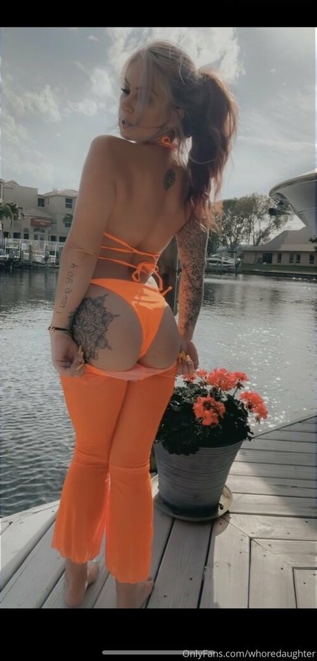 nerdy teen onlyfans exclusive photos