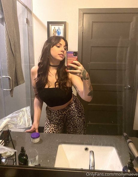 mollymaeve pornographic star img