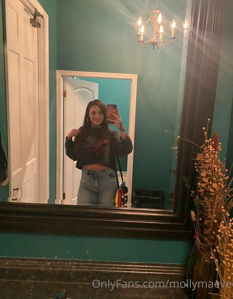 mollymaeve hot star pics