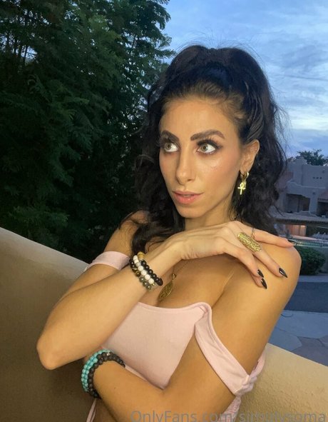 Simplysoma model beautiful image