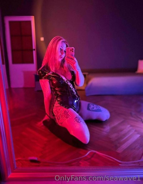 seawave1 beautiful actress pic