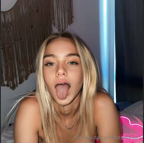 seawave1 sexy model photo