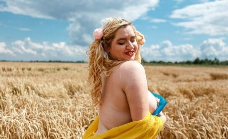 blonde masturbation onlyfans top picture