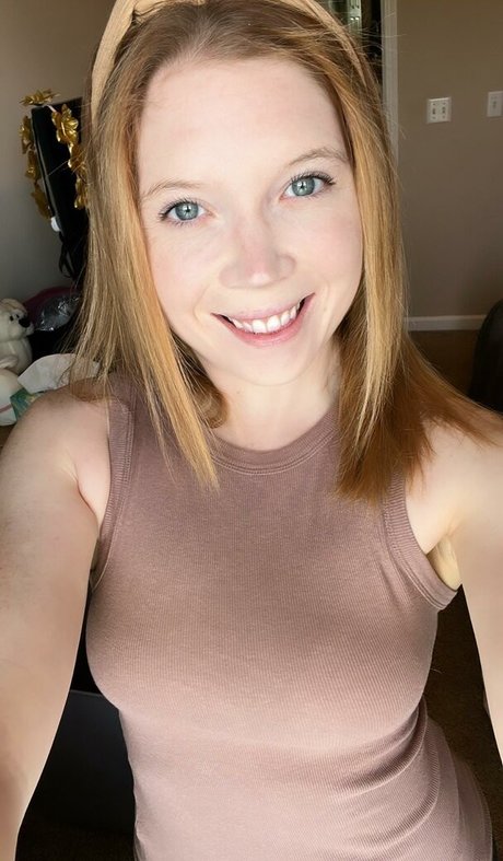 Peachy Noel model porn image